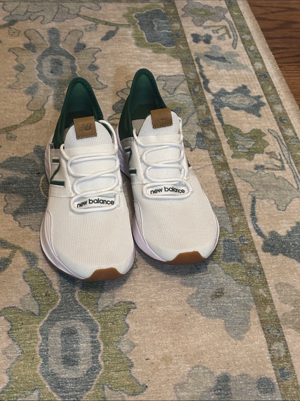 New Balance Men’s size 10 White and Green Freshfoam Roav